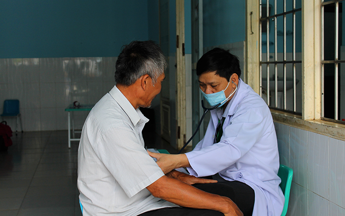 vigor health kham phat thuoc va tang qua cho cac gia dinh co hoan canh kho khan tai bao loc 6034b5b81eddc