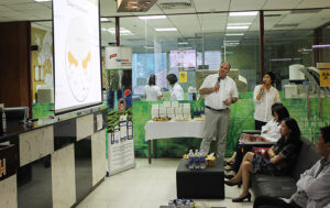 vigor health to chuc buoi hoi thao voi tien si niels dusek 6034b5ed40863